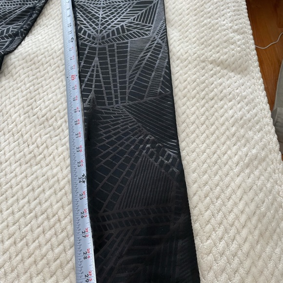 James Perse tee and fabletics leggings - Picture 5 of 7